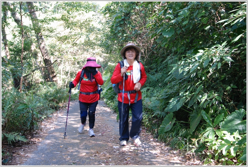 2012-10-07 10-34-38往登山口途中.JPG